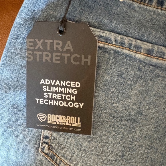 NWT - ROCK & ROLL DENIM  -  EXTRA STRETCH TWO-TONE SHORTS - Picture 9 of 16